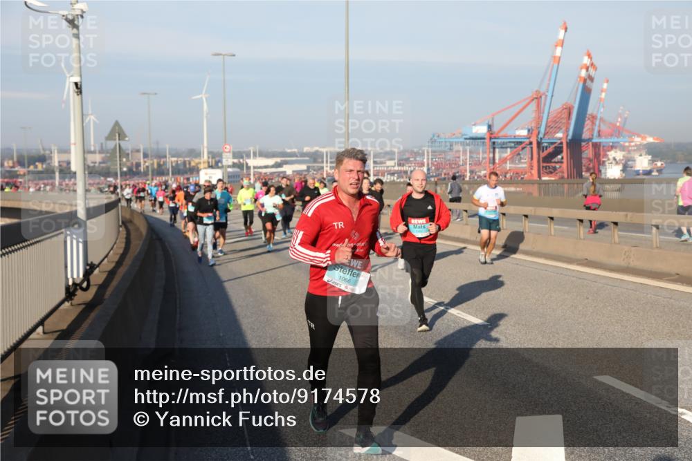 03.10.2025 - Köhlbrandbrückenlauf Yannick Fuchs http://msf.ph/oto/9174578 03.10.2025 08:43:22 Position 2 1066 meine-sportfotos.de