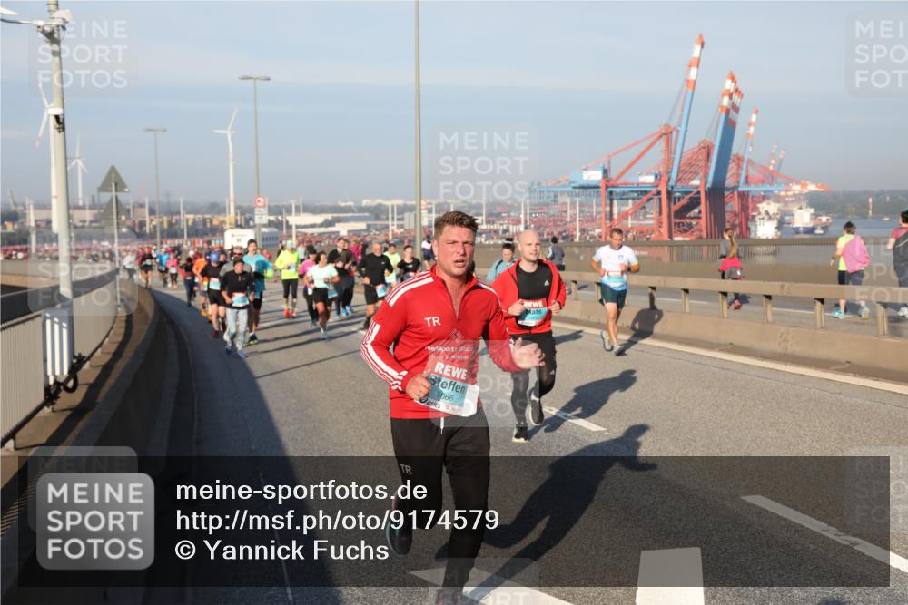 03.10.2025 - Köhlbrandbrückenlauf Yannick Fuchs http://msf.ph/oto/9174579 03.10.2025 08:43:23 Position 2 1066 meine-sportfotos.de