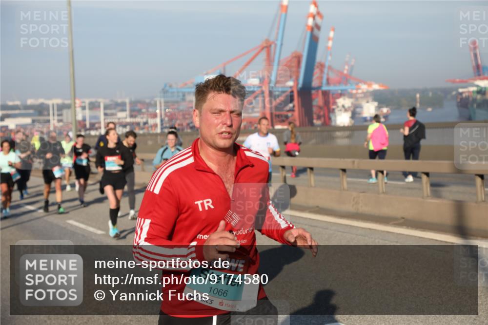 03.10.2025 - Köhlbrandbrückenlauf Yannick Fuchs http://msf.ph/oto/9174580 03.10.2025 08:43:23 Position 2 1066 meine-sportfotos.de