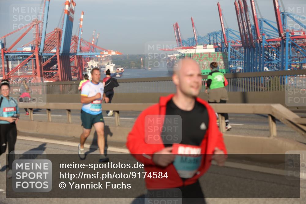 03.10.2025 - Köhlbrandbrückenlauf Yannick Fuchs http://msf.ph/oto/9174584 03.10.2025 08:43:24 Position 2  meine-sportfotos.de