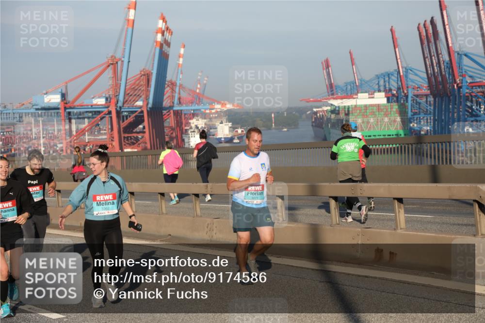 03.10.2025 - Köhlbrandbrückenlauf Yannick Fuchs http://msf.ph/oto/9174586 03.10.2025 08:43:25 Position 2 361, 3362, 3071 meine-sportfotos.de