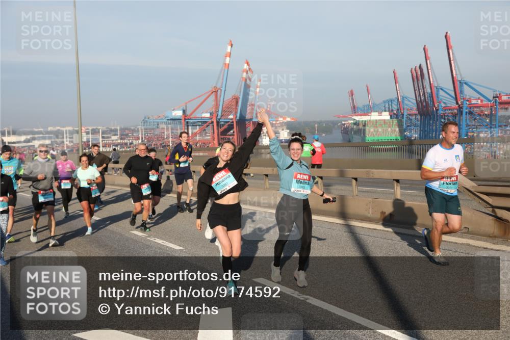 03.10.2025 - Köhlbrandbrückenlauf Yannick Fuchs http://msf.ph/oto/9174592 03.10.2025 08:43:26 Position 2 3361, 3362 meine-sportfotos.de
