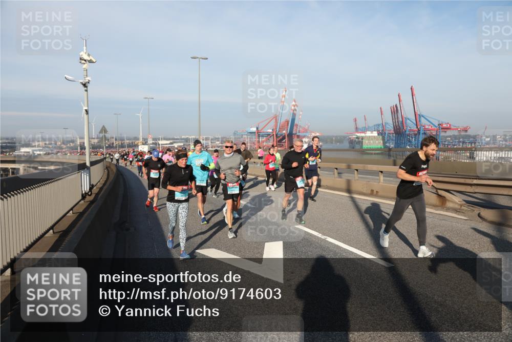 03.10.2025 - Köhlbrandbrückenlauf Yannick Fuchs http://msf.ph/oto/9174603 03.10.2025 08:43:28 Position 2 7 meine-sportfotos.de