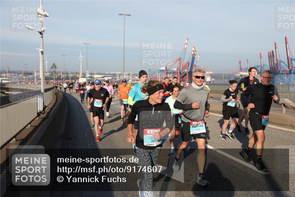 03.10.2025 - Köhlbrandbrückenlauf Yannick Fuchs http://msf.ph/oto/9174607 03.10.2025 08:43:29 Position 2 381, 3684 meine-sportfotos.de