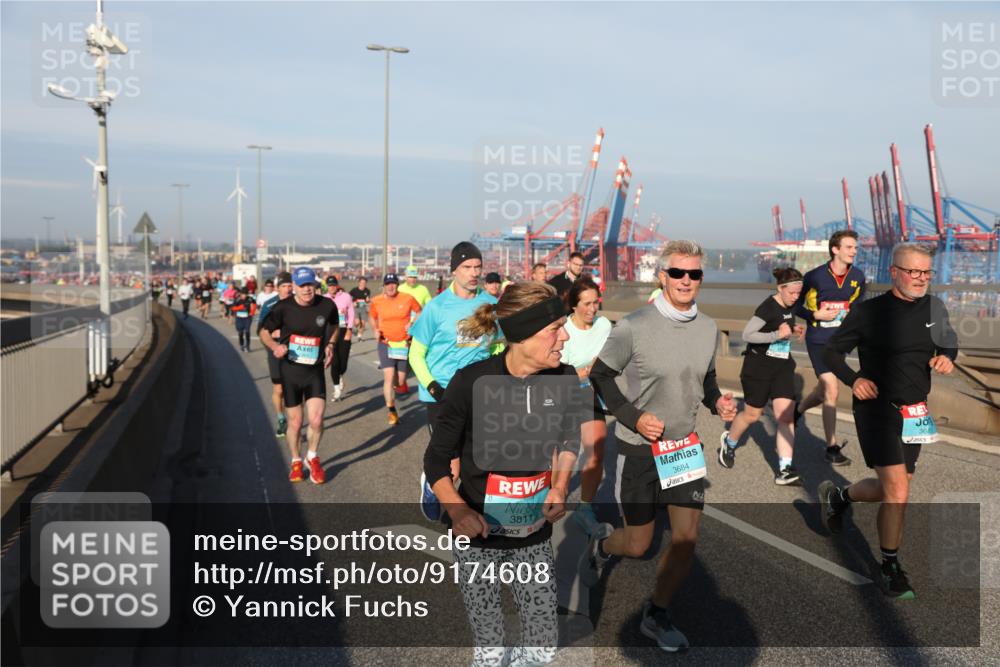 03.10.2025 - Köhlbrandbrückenlauf Yannick Fuchs http://msf.ph/oto/9174608 03.10.2025 08:43:29 Position 2 3811, 3684 meine-sportfotos.de