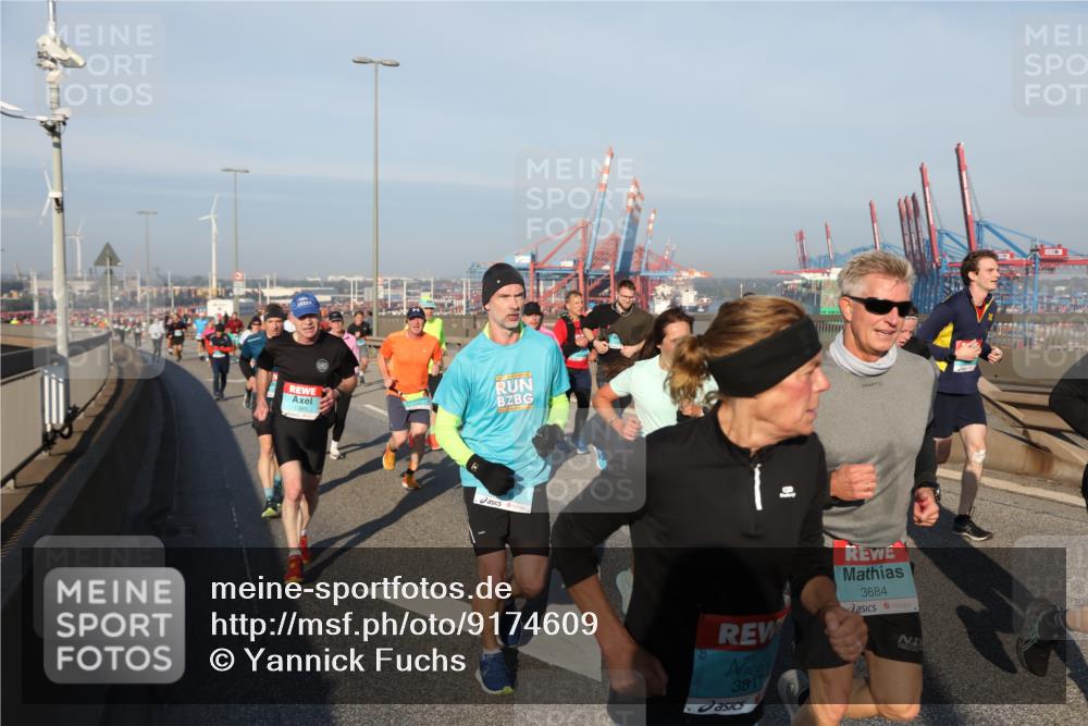 03.10.2025 - Köhlbrandbrückenlauf Yannick Fuchs http://msf.ph/oto/9174609 03.10.2025 08:43:29 Position 2 1369, 381, 3684 meine-sportfotos.de