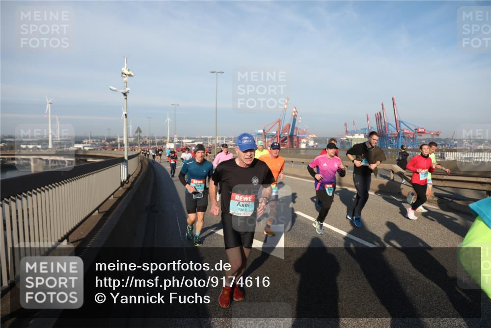 03.10.2025 - Köhlbrandbrückenlauf Yannick Fuchs http://msf.ph/oto/9174616 03.10.2025 08:43:31 Position 2 2594, 1369 meine-sportfotos.de