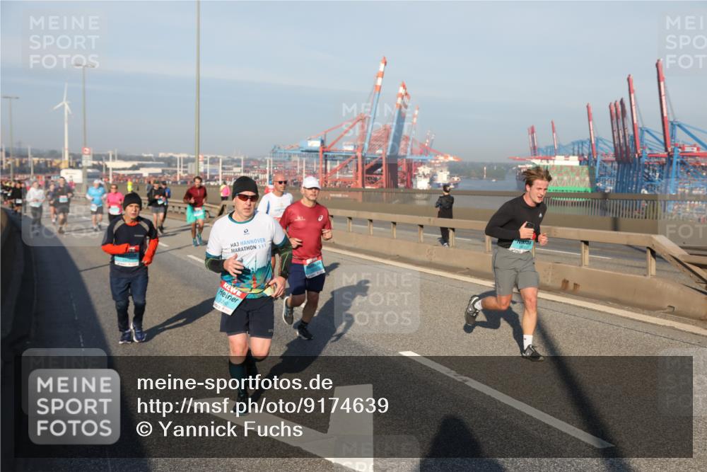 03.10.2025 - Köhlbrandbrückenlauf Yannick Fuchs http://msf.ph/oto/9174639 03.10.2025 08:43:35 Position 2 3280 meine-sportfotos.de