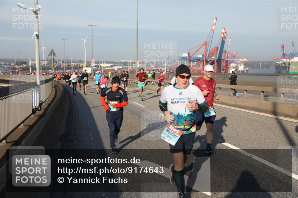 03.10.2025 - Köhlbrandbrückenlauf Yannick Fuchs http://msf.ph/oto/9174643 03.10.2025 08:43:35 Position 2 3280 meine-sportfotos.de