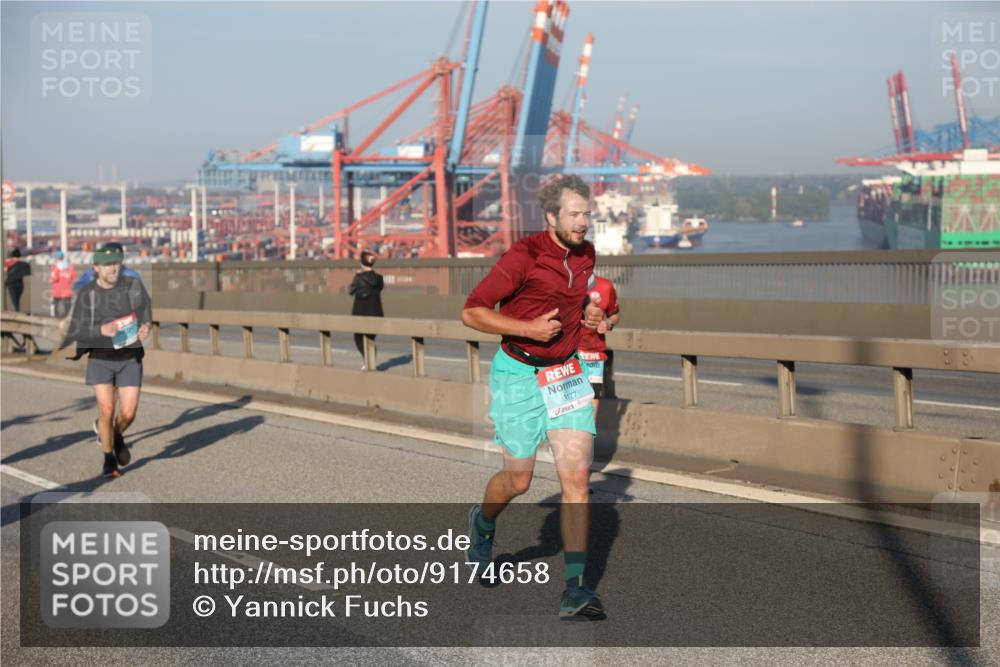 03.10.2025 - Köhlbrandbrückenlauf Yannick Fuchs http://msf.ph/oto/9174658 03.10.2025 08:43:39 Position 2 3177 meine-sportfotos.de
