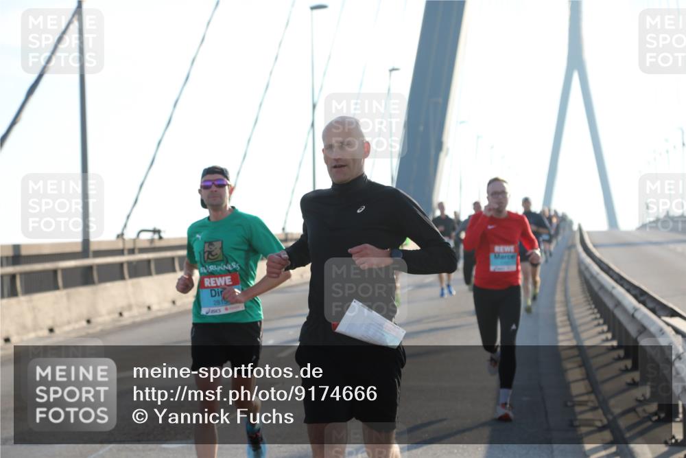 03.10.2025 - Köhlbrandbrückenlauf Yannick Fuchs http://msf.ph/oto/9174666 03.10.2025 08:22:52 Position 1 2815 meine-sportfotos.de