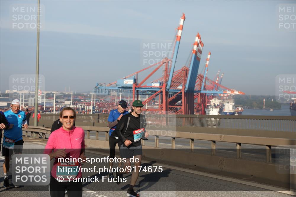 03.10.2025 - Köhlbrandbrückenlauf Yannick Fuchs http://msf.ph/oto/9174675 03.10.2025 08:43:40 Position 2 1566 meine-sportfotos.de