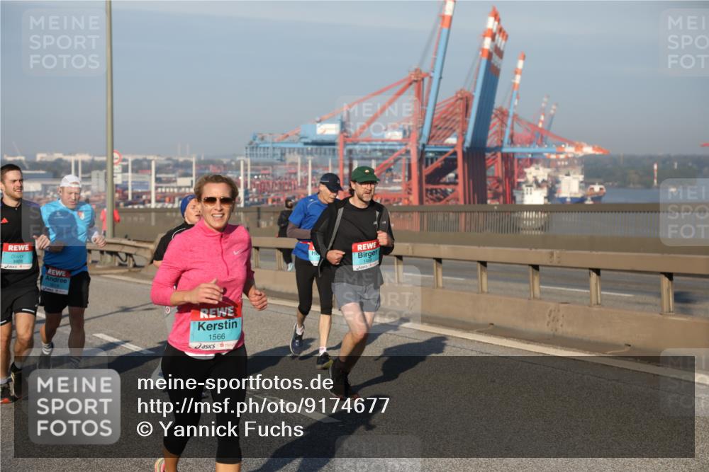 03.10.2025 - Köhlbrandbrückenlauf Yannick Fuchs http://msf.ph/oto/9174677 03.10.2025 08:43:41 Position 2 3808, 1566, 1489 meine-sportfotos.de