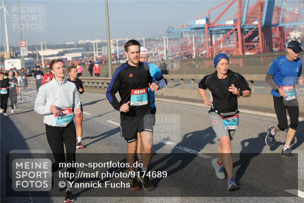 03.10.2025 - Köhlbrandbrückenlauf Yannick Fuchs http://msf.ph/oto/9174689 03.10.2025 08:43:42 Position 2 1229, 3808, 3493, 3261 meine-sportfotos.de
