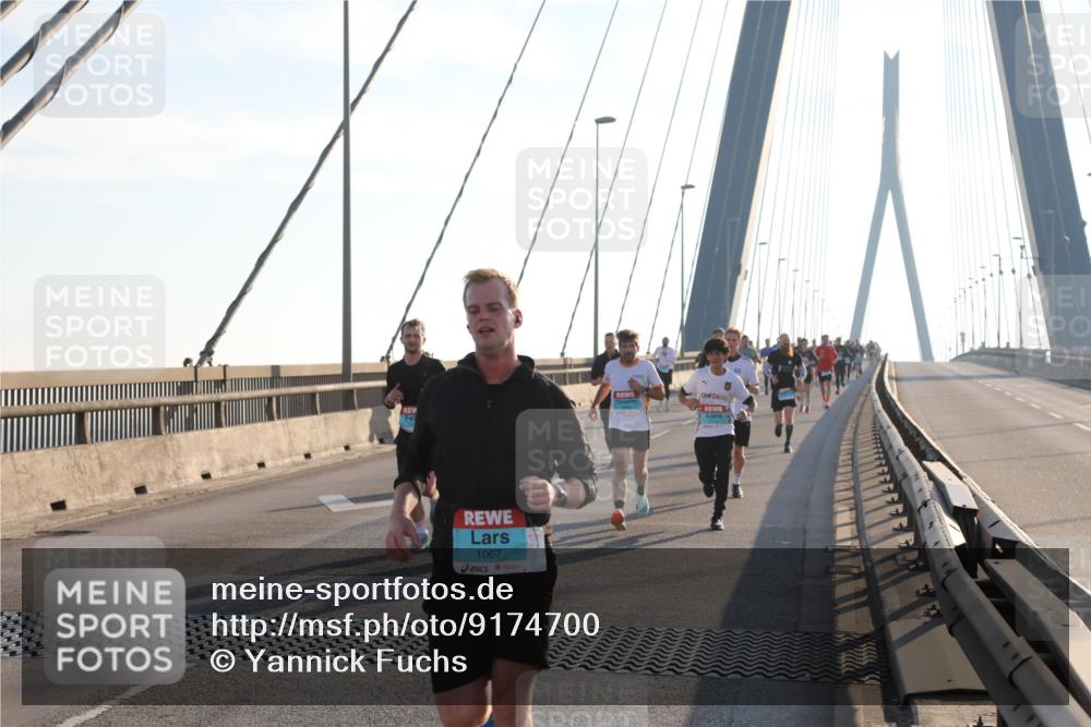 03.10.2025 - Köhlbrandbrückenlauf Yannick Fuchs http://msf.ph/oto/9174700 03.10.2025 08:22:59 Position 1 1067 meine-sportfotos.de