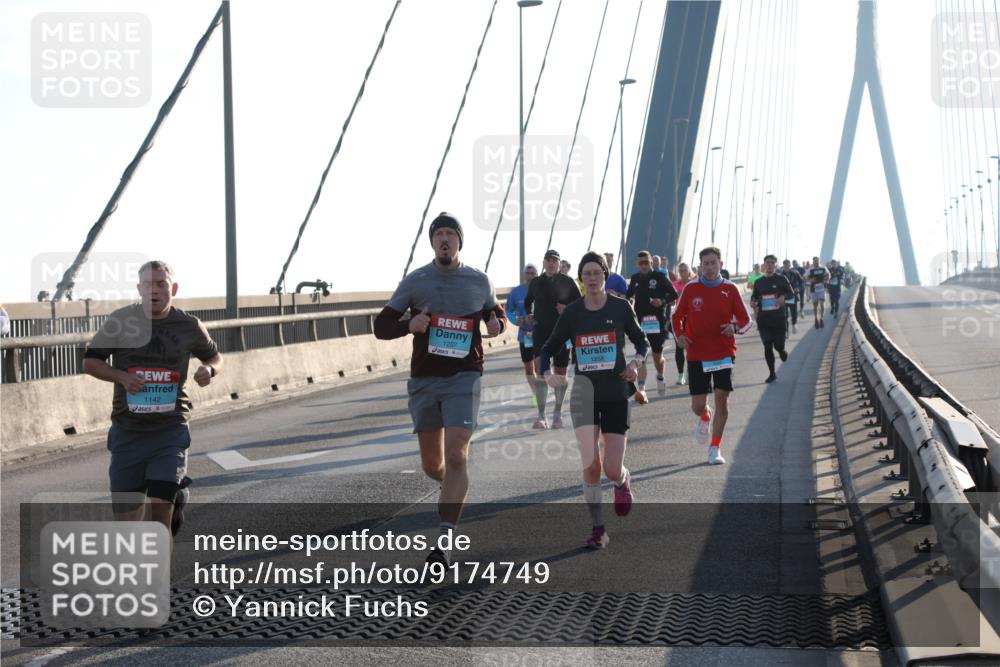 03.10.2025 - Köhlbrandbrückenlauf Yannick Fuchs http://msf.ph/oto/9174749 03.10.2025 08:23:07 Position 1 1142, 1237, 1258 meine-sportfotos.de