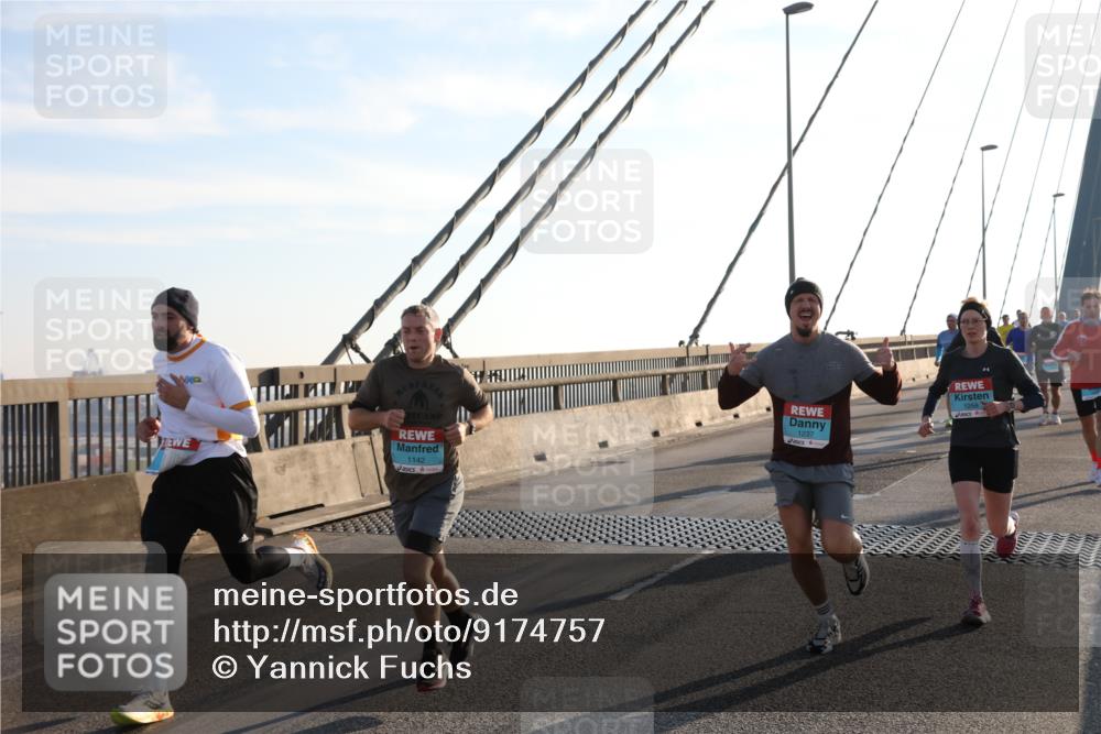 03.10.2025 - Köhlbrandbrückenlauf Yannick Fuchs http://msf.ph/oto/9174757 03.10.2025 08:23:09 Position 1 1142, 1237, 1258 meine-sportfotos.de