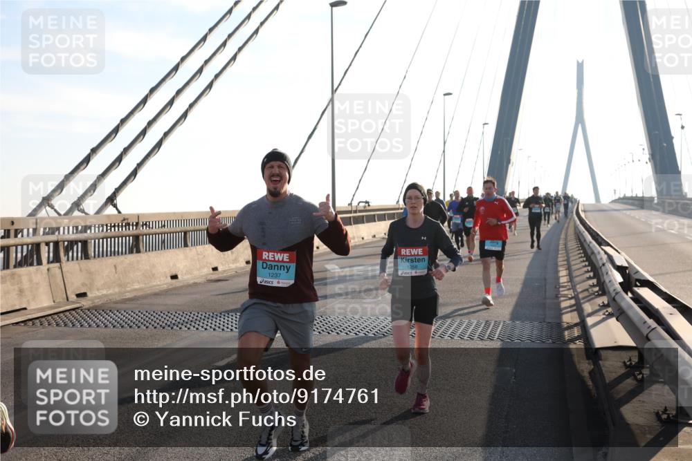 03.10.2025 - Köhlbrandbrückenlauf Yannick Fuchs http://msf.ph/oto/9174761 03.10.2025 08:23:09 Position 1 1237, 1258 meine-sportfotos.de