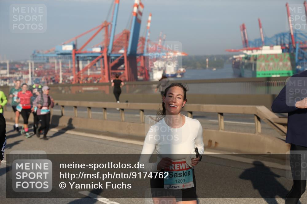 03.10.2025 - Köhlbrandbrückenlauf Yannick Fuchs http://msf.ph/oto/9174762 03.10.2025 08:43:55 Position 2 1203 meine-sportfotos.de