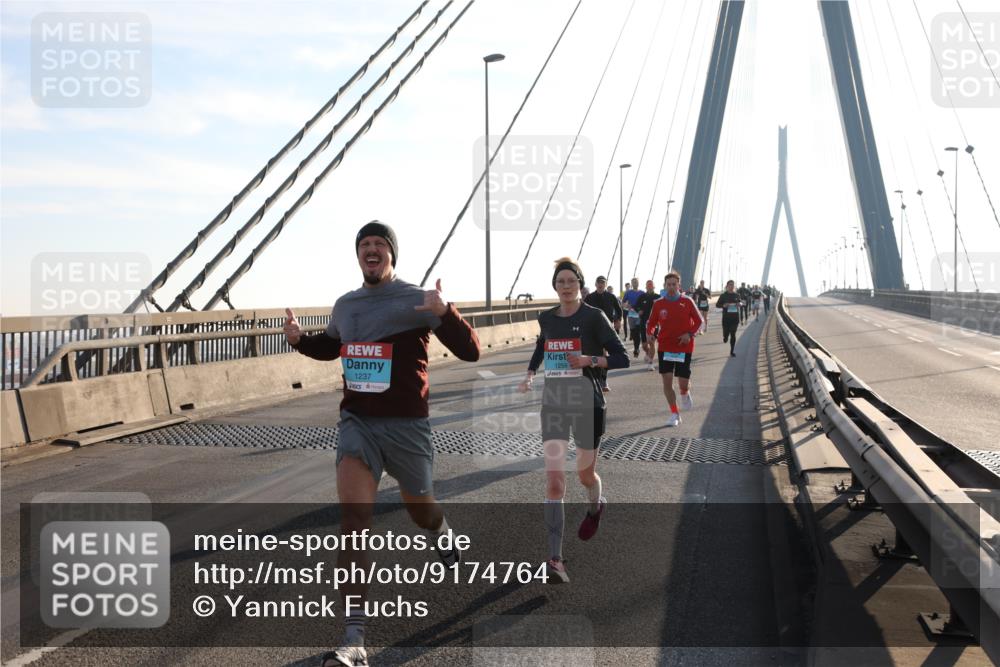 03.10.2025 - Köhlbrandbrückenlauf Yannick Fuchs http://msf.ph/oto/9174764 03.10.2025 08:23:09 Position 1 1237, 1258 meine-sportfotos.de