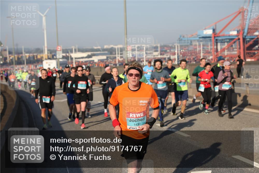 03.10.2025 - Köhlbrandbrückenlauf Yannick Fuchs http://msf.ph/oto/9174767 03.10.2025 08:43:56 Position 2 1430 meine-sportfotos.de