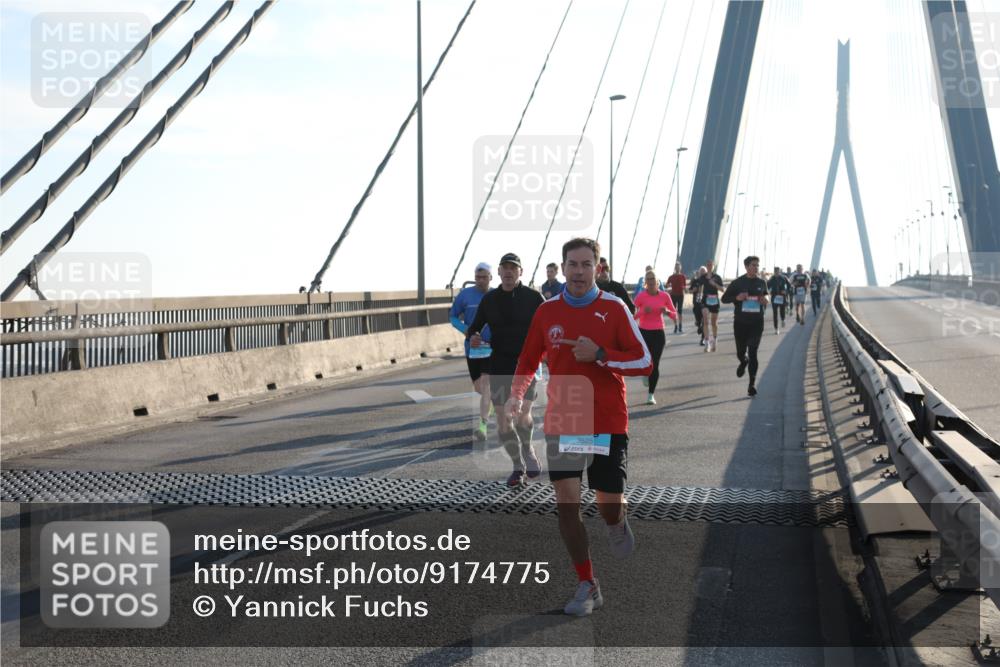03.10.2025 - Köhlbrandbrückenlauf Yannick Fuchs http://msf.ph/oto/9174775 03.10.2025 08:23:11 Position 1 3525 meine-sportfotos.de