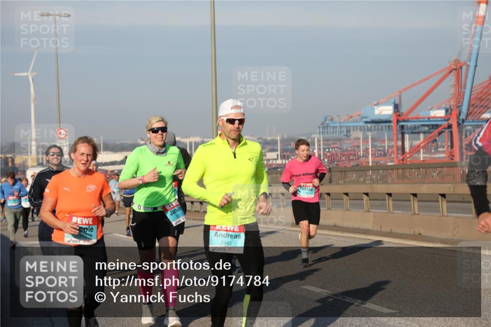 03.10.2025 - Köhlbrandbrückenlauf Yannick Fuchs http://msf.ph/oto/9174784 03.10.2025 08:44:12 Position 2 343, 0, 2821, 2942 meine-sportfotos.de