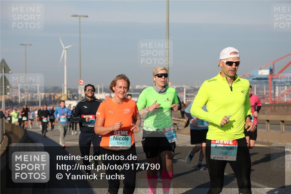 03.10.2025 - Köhlbrandbrückenlauf Yannick Fuchs http://msf.ph/oto/9174790 03.10.2025 08:44:12 Position 2 1343, 2821, 2942 meine-sportfotos.de