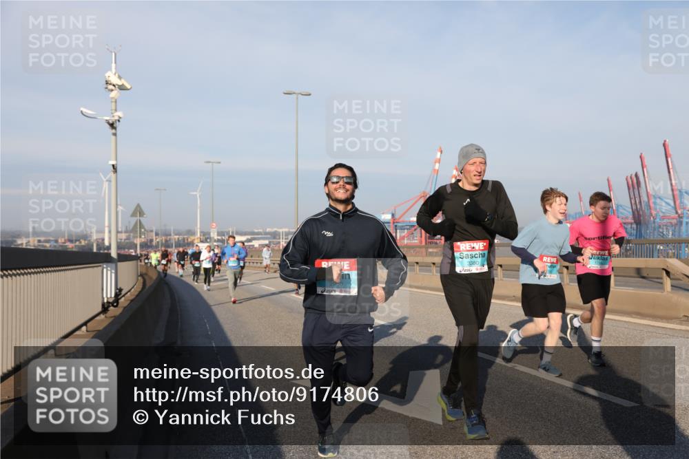 03.10.2025 - Köhlbrandbrückenlauf Yannick Fuchs http://msf.ph/oto/9174806 03.10.2025 08:44:15 Position 2 2950, 3380 meine-sportfotos.de