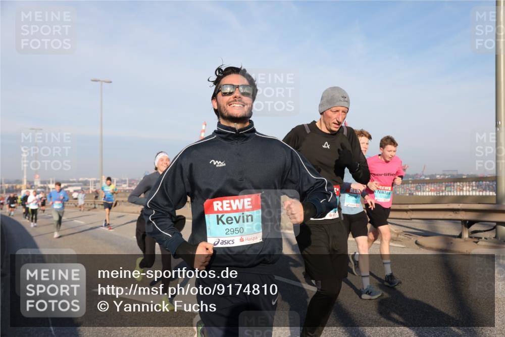 03.10.2025 - Köhlbrandbrückenlauf Yannick Fuchs http://msf.ph/oto/9174810 03.10.2025 08:44:16 Position 2 2950, 1755, 18 meine-sportfotos.de