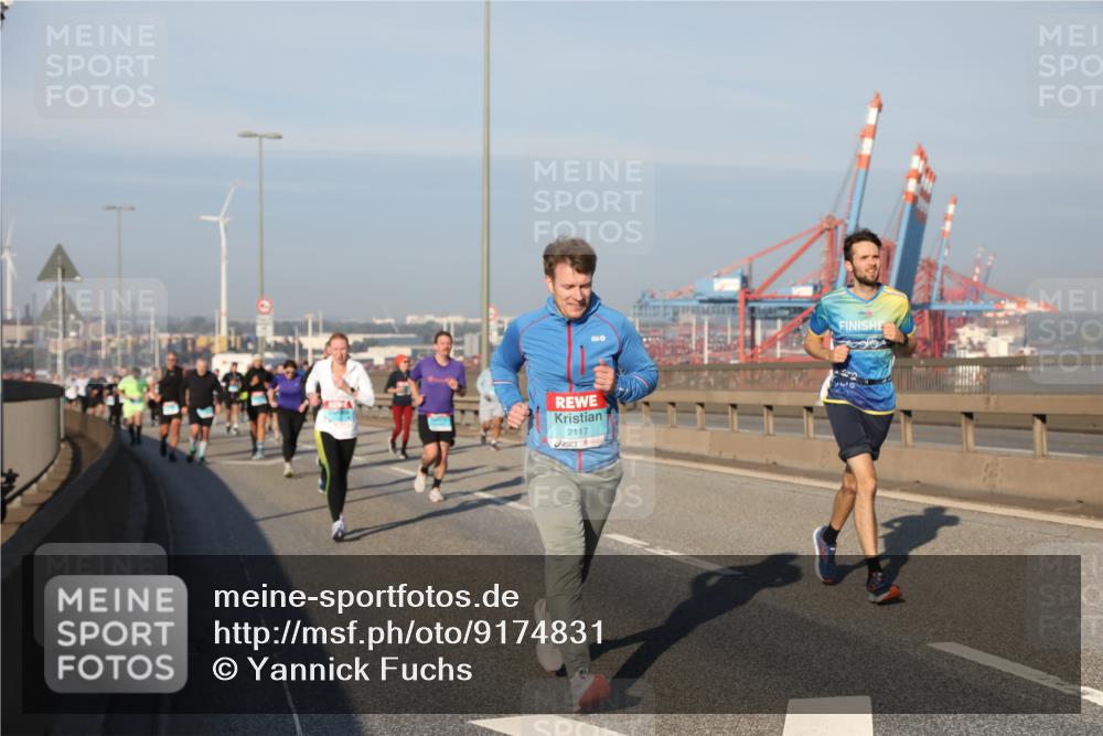 03.10.2025 - Köhlbrandbrückenlauf Yannick Fuchs http://msf.ph/oto/9174831 03.10.2025 08:44:19 Position 2 2117 meine-sportfotos.de