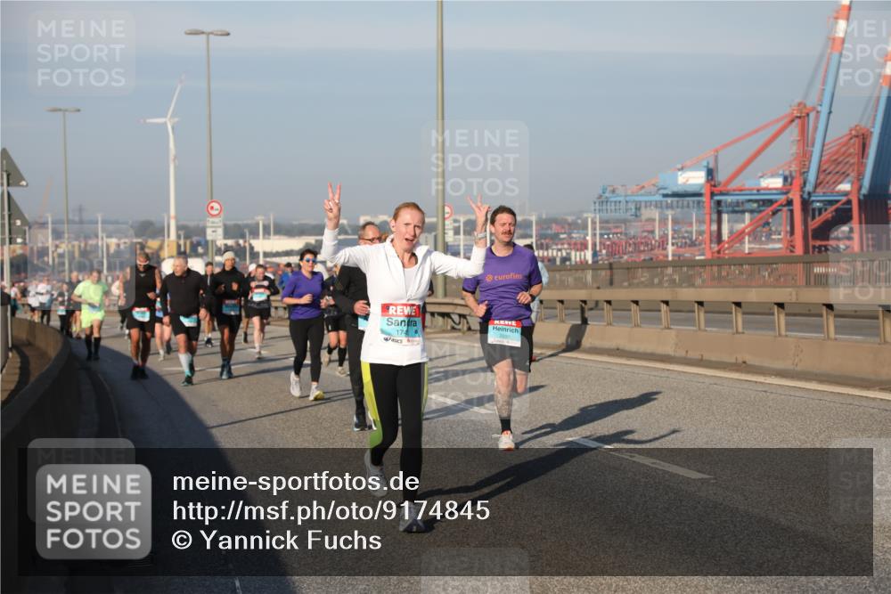 03.10.2025 - Köhlbrandbrückenlauf Yannick Fuchs http://msf.ph/oto/9174845 03.10.2025 08:44:21 Position 2 1742 meine-sportfotos.de