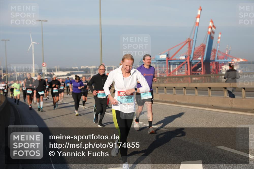 03.10.2025 - Köhlbrandbrückenlauf Yannick Fuchs http://msf.ph/oto/9174855 03.10.2025 08:44:22 Position 2 1742 meine-sportfotos.de