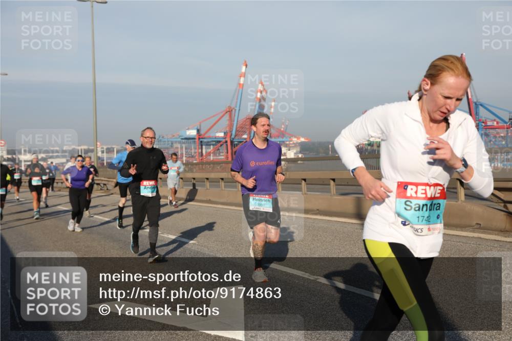03.10.2025 - Köhlbrandbrückenlauf Yannick Fuchs http://msf.ph/oto/9174863 03.10.2025 08:44:23 Position 2 2990, 1742 meine-sportfotos.de