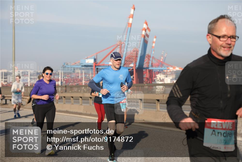 03.10.2025 - Köhlbrandbrückenlauf Yannick Fuchs http://msf.ph/oto/9174872 03.10.2025 08:44:25 Position 2 2015, 2, 0, 27, 1873 meine-sportfotos.de