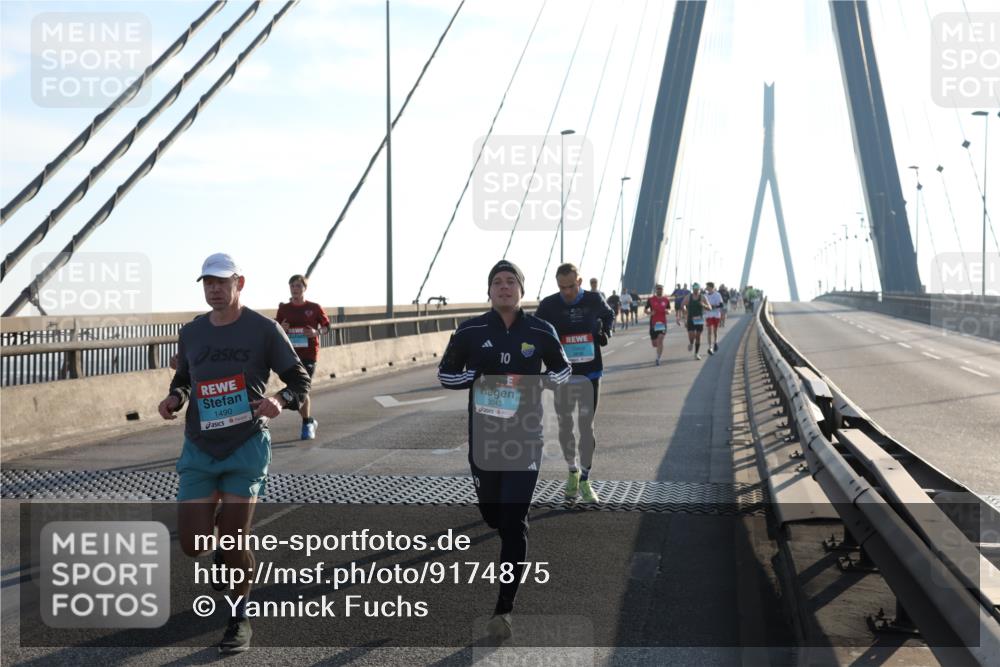 03.10.2025 - Köhlbrandbrückenlauf Yannick Fuchs http://msf.ph/oto/9174875 03.10.2025 08:23:23 Position 1 50, 10, 1490, 3243 meine-sportfotos.de