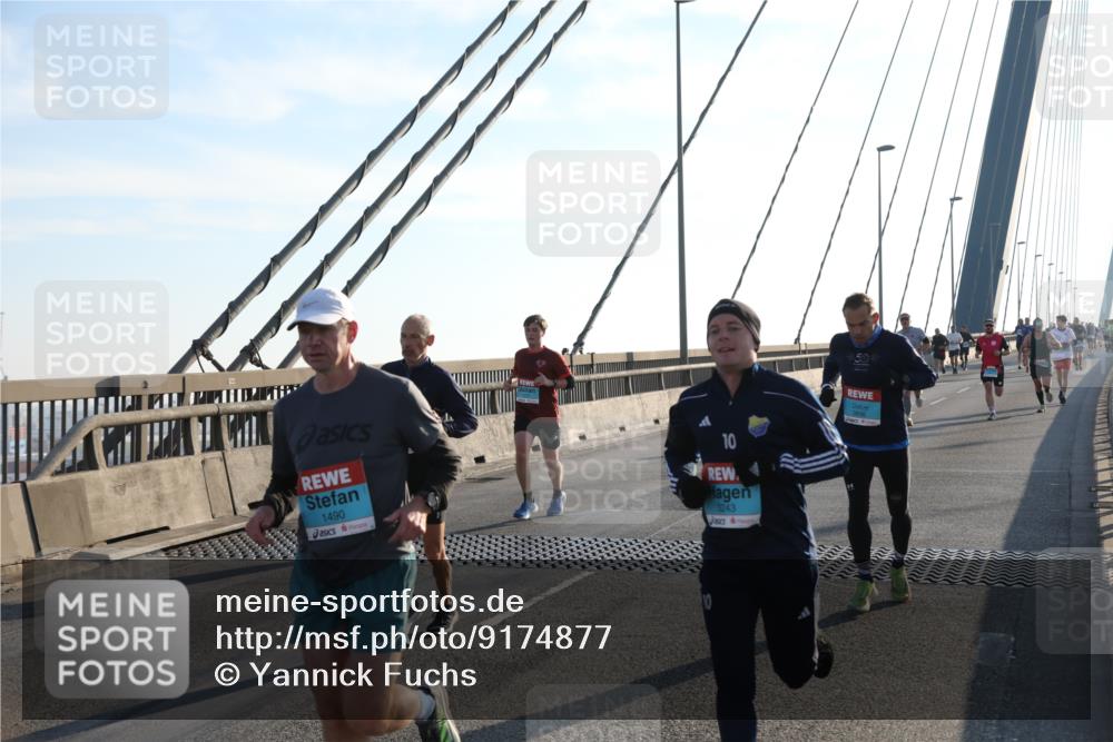 03.10.2025 - Köhlbrandbrückenlauf Yannick Fuchs http://msf.ph/oto/9174877 03.10.2025 08:23:24 Position 1 1490, 3243, 50 meine-sportfotos.de