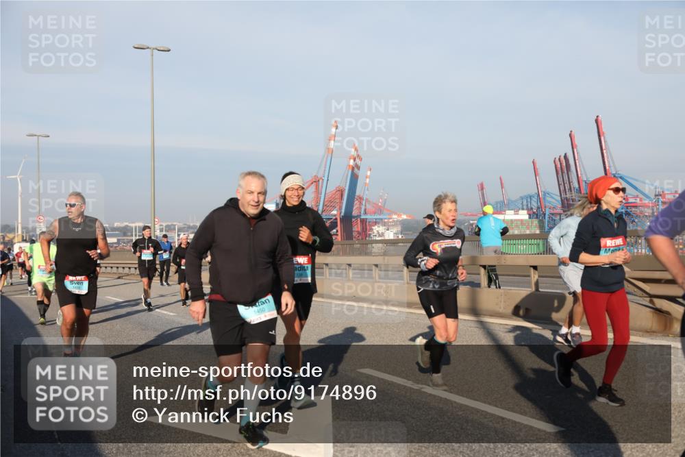 03.10.2025 - Köhlbrandbrückenlauf Yannick Fuchs http://msf.ph/oto/9174896 03.10.2025 08:44:28 Position 2 1450 meine-sportfotos.de