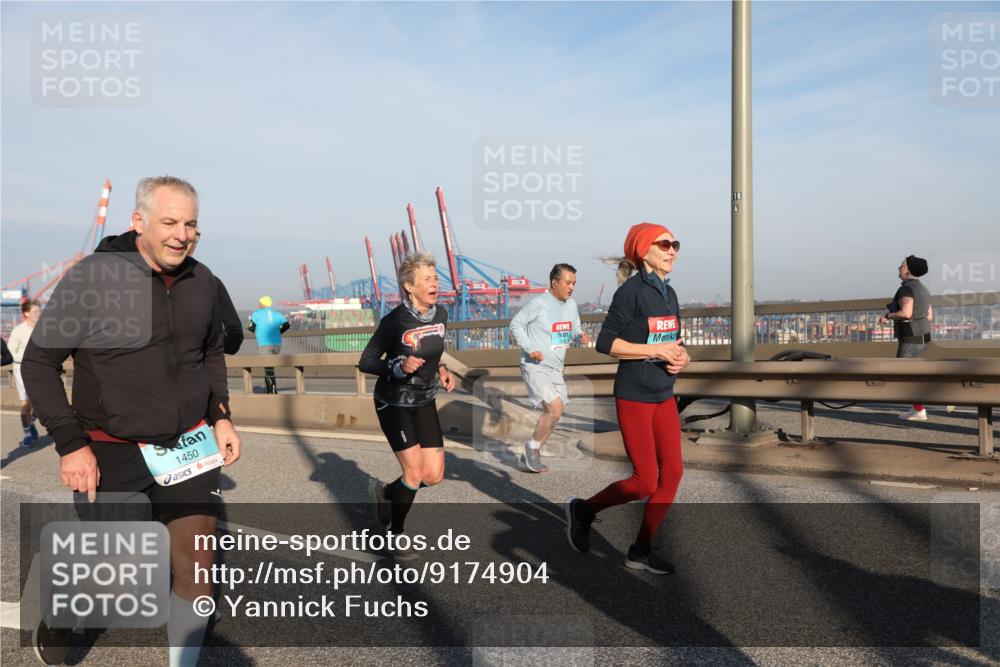 03.10.2025 - Köhlbrandbrückenlauf Yannick Fuchs http://msf.ph/oto/9174904 03.10.2025 08:44:28 Position 2 1450 meine-sportfotos.de