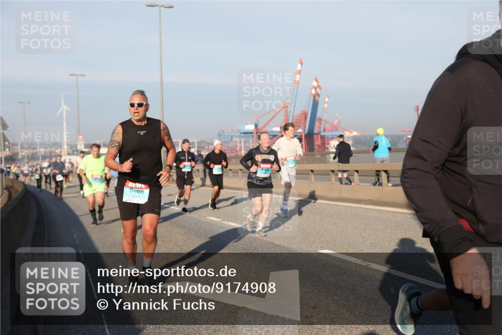 03.10.2025 - Köhlbrandbrückenlauf Yannick Fuchs http://msf.ph/oto/9174908 03.10.2025 08:44:29 Position 2 1435 meine-sportfotos.de
