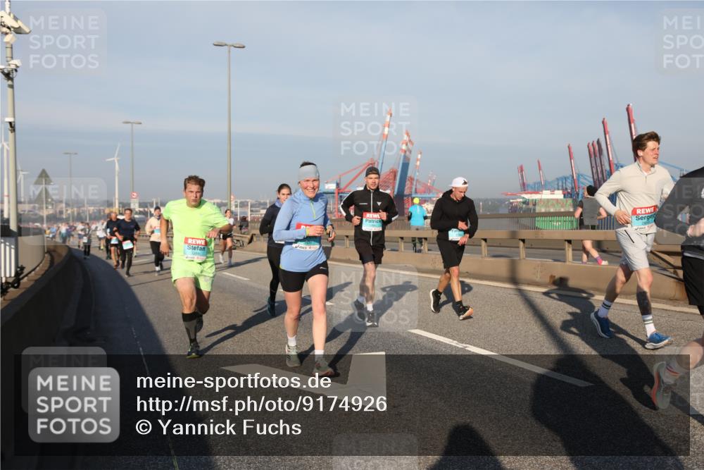 03.10.2025 - Köhlbrandbrückenlauf Yannick Fuchs http://msf.ph/oto/9174926 03.10.2025 08:44:31 Position 2 15 meine-sportfotos.de