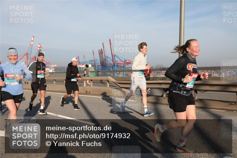 03.10.2025 - Köhlbrandbrückenlauf Yannick Fuchs http://msf.ph/oto/9174932 03.10.2025 08:44:32 Position 2 18, 3539 meine-sportfotos.de