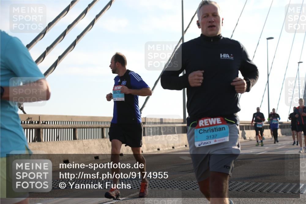 03.10.2025 - Köhlbrandbrückenlauf Yannick Fuchs http://msf.ph/oto/9174955 03.10.2025 08:23:38 Position 1 1215, 3137 meine-sportfotos.de