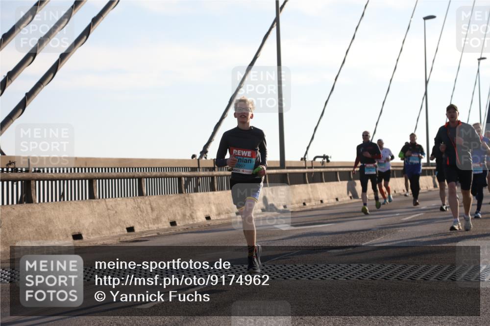 03.10.2025 - Köhlbrandbrückenlauf Yannick Fuchs http://msf.ph/oto/9174962 03.10.2025 08:23:39 Position 1 2997 meine-sportfotos.de