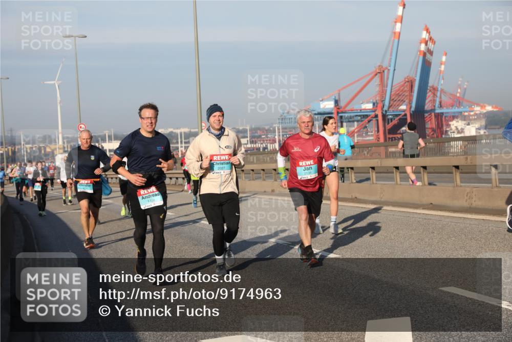 03.10.2025 - Köhlbrandbrückenlauf Yannick Fuchs http://msf.ph/oto/9174963 03.10.2025 08:44:35 Position 2 1408, 2027, 2134 meine-sportfotos.de