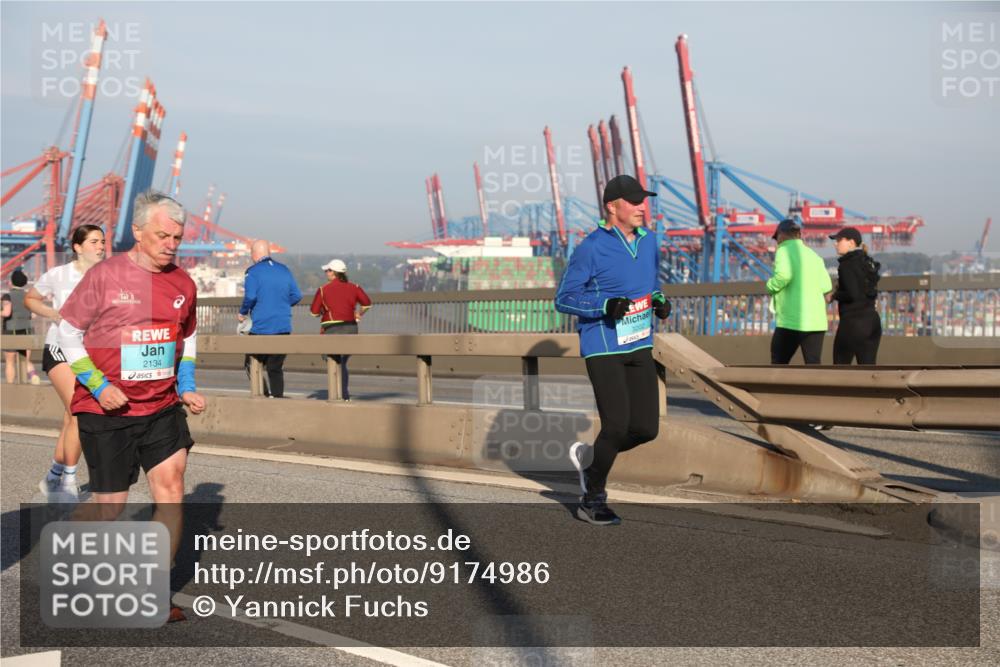 03.10.2025 - Köhlbrandbrückenlauf Yannick Fuchs http://msf.ph/oto/9174986 03.10.2025 08:44:36 Position 2 2134, 3202 meine-sportfotos.de
