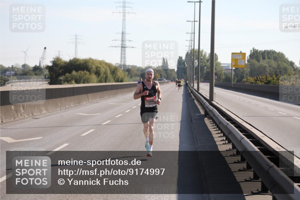 03.10.2025 - Köhlbrandbrückenlauf Yannick Fuchs http://msf.ph/oto/9174997 03.10.2025 11:10:45 Position 3 6610 meine-sportfotos.de