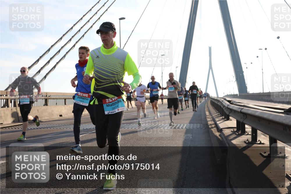 03.10.2025 - Köhlbrandbrückenlauf Yannick Fuchs http://msf.ph/oto/9175014 03.10.2025 08:23:43 Position 1 2955, 3514 meine-sportfotos.de