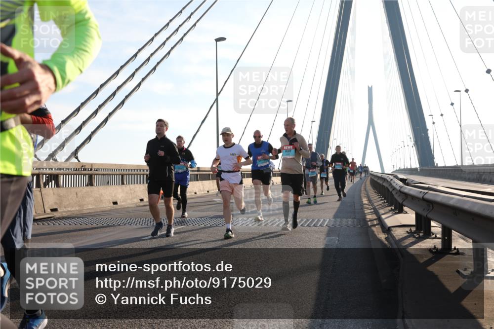 03.10.2025 - Köhlbrandbrückenlauf Yannick Fuchs http://msf.ph/oto/9175029 03.10.2025 08:23:44 Position 1  meine-sportfotos.de