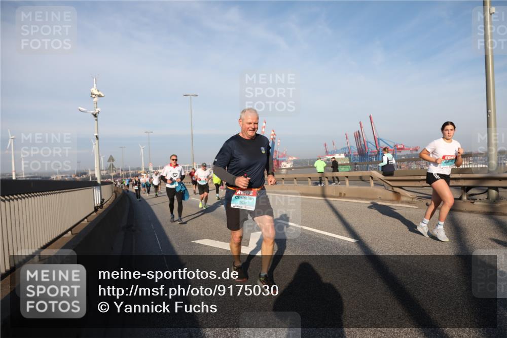 03.10.2025 - Köhlbrandbrückenlauf Yannick Fuchs http://msf.ph/oto/9175030 03.10.2025 08:44:39 Position 2 3032 meine-sportfotos.de